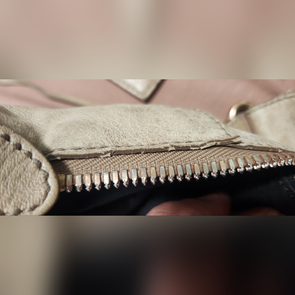 Cream Leather Balenciaga Bag - Picture 13 of 17